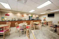 Quality Inn & Suites Fishkill South Near I-84 - breakfast
