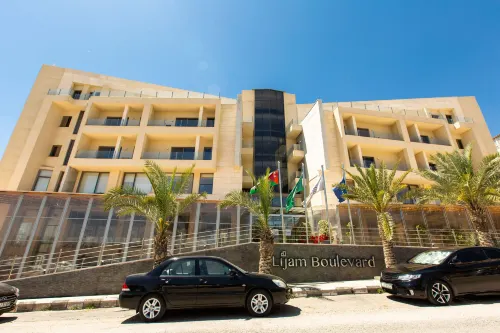 Lijam Apartments