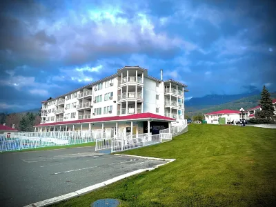 Mountain View Resort and Suites at Fairmont Hot Springs فنادق في إيست كوتيناي إف