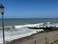 Seafront Sheringham 1 Bed Apt Sleeps 4 - 1Xdog Hotels in Sheringham