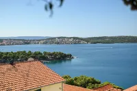 Apartment with Breathtaking Sea View Hotels in Okrug Gornji