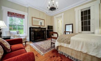 Cromwell Manor Inn