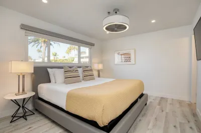 Oceanfront in la Jolla Steps to Beach Shops Dining Dawn Patrol by AvantStay