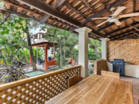 カラフル & プライベート 2ベッドルーム コンド ジャスト ア ショート ウォーク フロム ザ ビーチ ココのホテル