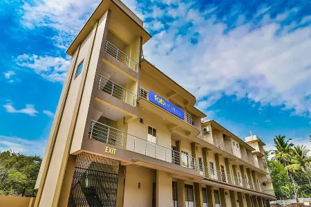 Fabhotel Prime Swarnam, Old Goa Отели в г. Bicholim