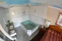 The Palace Inn - Hot Tub