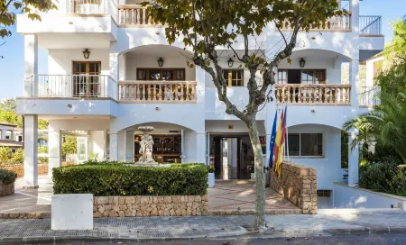 Apartaments Sa Torre by Sureda Mas