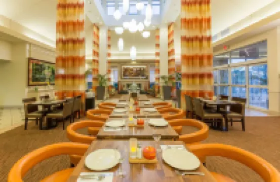 代託納比奇機場希爾頓花園旅館