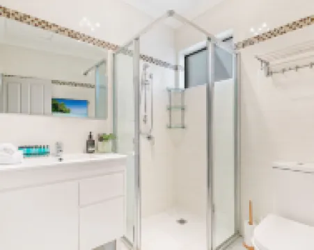 Kozyguru | Leichhardt | Cozy Holiday 3 Bed Home + Free Parking Hotels in Leichhardt