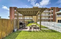 Coral Cave Luxury Condo! Enjoy the beach, pools, BBQs, and bay views.