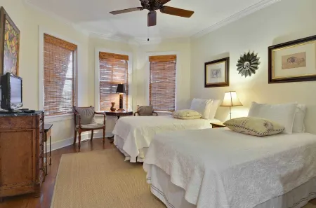 Amelia Home by AvantStay in Historic Old Town w Pool Отели рядом с достопримечательностью «Ки-Уэст Баттерфлай энд Нейчер Консерватори»