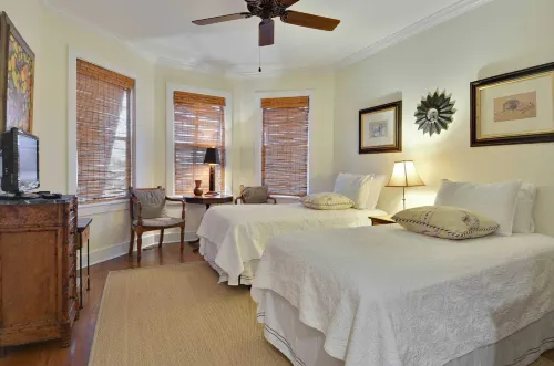 阿米莉亞之家 by Avantstay 在歷史悠久的老城區，帶泳池