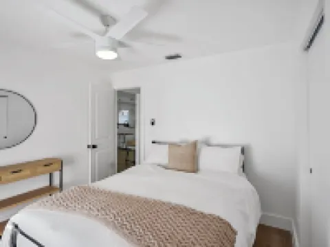 2 Bedroom Home in Fort Myers by Sanibel & Beaches, Private, WiFi, AC, Sleeps 6 Hotels in Iona