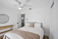 2 Bedroom Home in Fort Myers by Sanibel & Beaches, Private, WiFi, AC, Sleeps 6