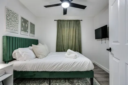 Newly renovated 2-bedroom, 1-bath guesthouse in the heart of San Angelo!