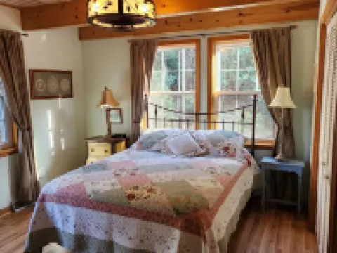 Mountain Getaway near Brevard and Cashiers, 4BR 3 Bath Hotels in Transylvania County