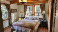 Mountain Getaway near Brevard and Cashiers, 4BR 3 Bath Hotels in Hogback