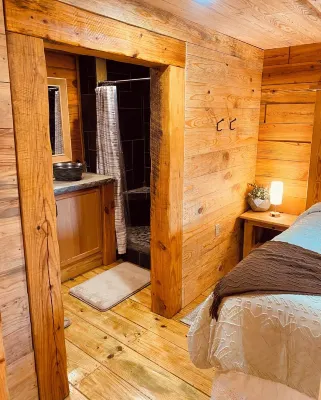 Soothing LOG CABIN in charming Eureka Springs Hotels near Eureka Springs Music Park