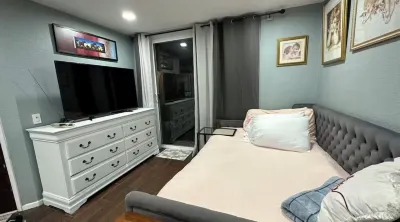 Cozy 1-bedroom pet friendly resort style living in San Diego  UTC/lajollla