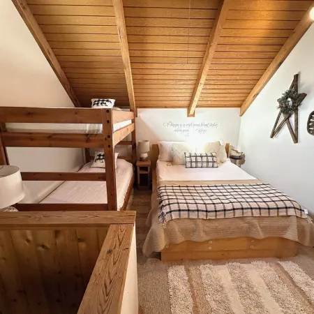 The Bear Lair-Cozy Retreat-Close to 2 Ski Resorts-Central Heating and AC Отели в г. Такер