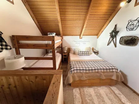 The Bear Lair-Cozy Retreat-Close to 2 Ski Resorts-Central Heating and AC