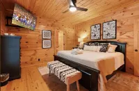 Mtn Views Large Hot Tub Game Room Fire Pit 4 King Bedrooms Fire Pit Pets