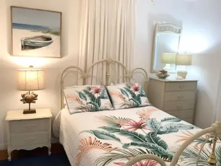 Cottage Cozy Corner Boat Parking 2 Blks. from Boat Ramp 7 Min. Drive to Beach