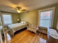 Spacious 7-bedroom house with WiFi, Garage, Sauna, and AC in amazing Calumet Hotels in Calumet