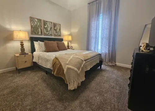 The Cottages 2 2BR2BA Dothan Pet Friendly Gorgeous Pool, Pickle Ball court, Gym