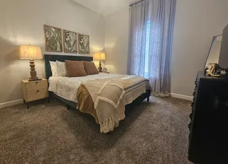 The Cottages 2 2BR2BA Dothan Pet Friendly Gorgeous Pool, Pickle Ball court, Gym