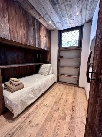 Central Cortina Newly Refurbished. 3’ from Freccia Nel Cielo  Cable Car. Отели рядом с достопримечательностью «Пять Башен»