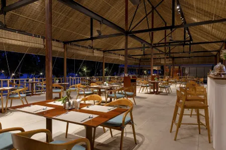 Island Center Point Отели рядом с достопримечательностью «Лейзи Бич»