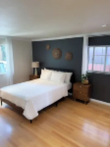 Stylish 2BR Home in LA close to, Universal Studios, Dodgers; AND Private Parking