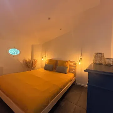 Mimosa cocoon for 6 people In the heart of the old village Отели в г. Котиньяк