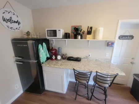 Sweet Retreat 1-Bedroom Apartment