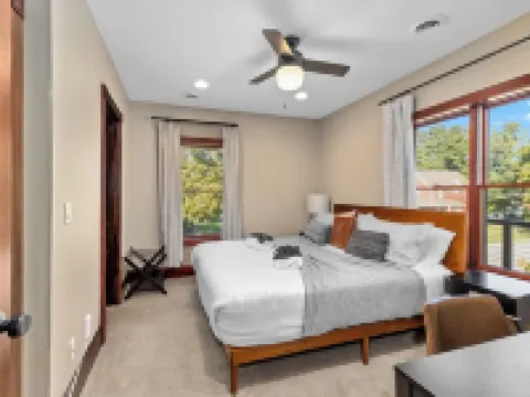 Douglas Retreat - Two bedroom condo with High-Speed WIFI, AC, Washer/Dryer. Hotels in Douglas