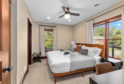 Douglas Retreat - Two bedroom condo with High-Speed WIFI, AC, Washer/Dryer.