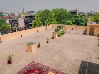 Peepal Tree Residency Hotels near Select Citywalk