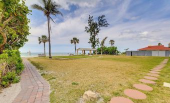 Sunny Gulf Coast Villa Direct Beach and Pool Access