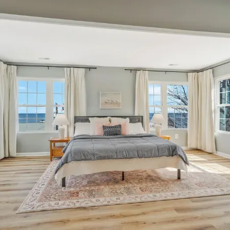 Kick back and enjoy the Chesapeake & this 3-bedroom, relaxing, stylish space.