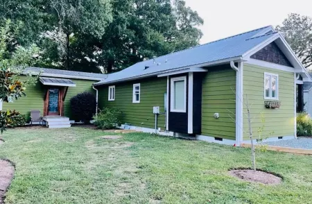 7 Min to UNC Hospital - Walk to Downtown Carrboro / 20 min to Duke Hospital