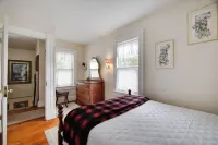 Private Farm House with Pond and A/C in Beach Lake