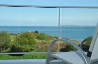 Villa With Sea View And Heated Pool