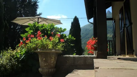 CAUTERETS - Chalet L'Escapade, fine amenities, sleeps 2 to 15