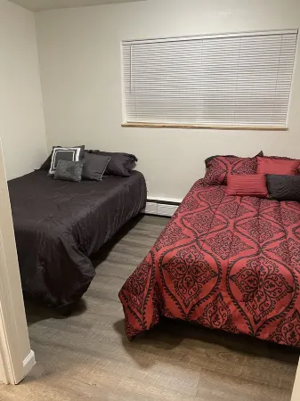 Very nice one bedroom apartment in midtown Отели рядом со станцией Анкорд Депо