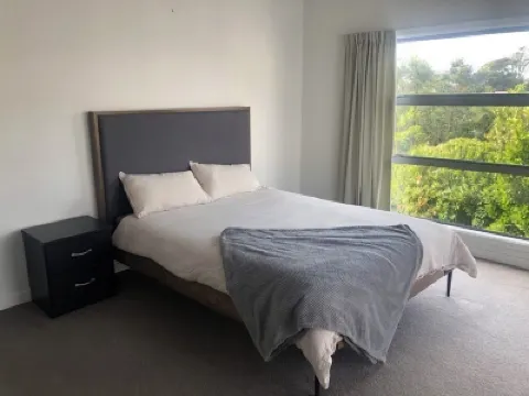 Magic on Maratahu. Spacious, Warm & sunny apartment 酒店