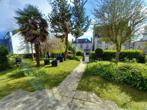 Beautiful charming Home 1km from the beach