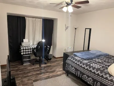Private duplex in Roxbury near Hospital/Arena - Pet Friendly