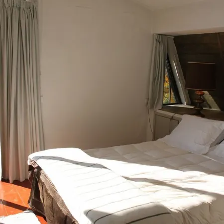 Casa Dos Vidros - Lakefront Charmer Villa Отели в г. Томар
