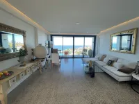 Amazing Beach Views from 5th Floor Apartment Tamarama 호텔